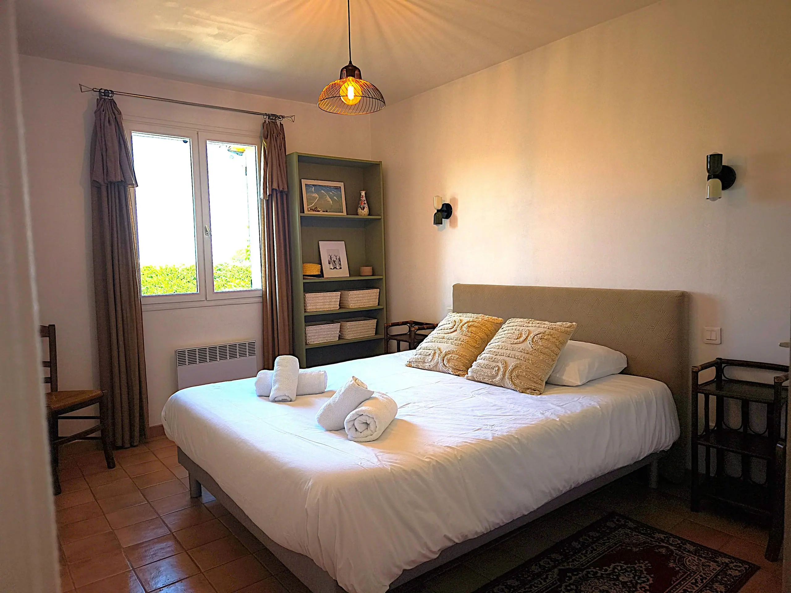 Deuxième chambre de plain-pied avec son lit double